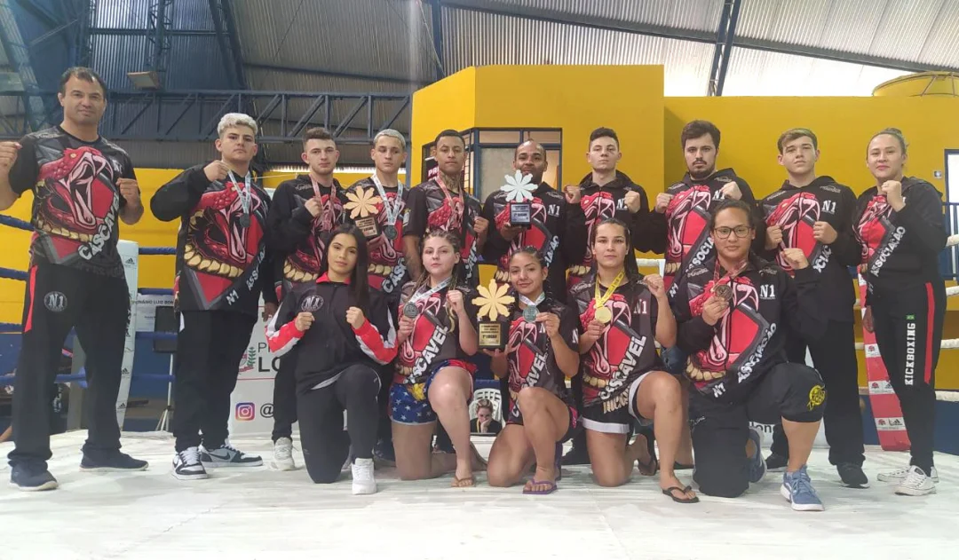 Equipe cascavelense de Kickboxing é campeã do Paraná Combate