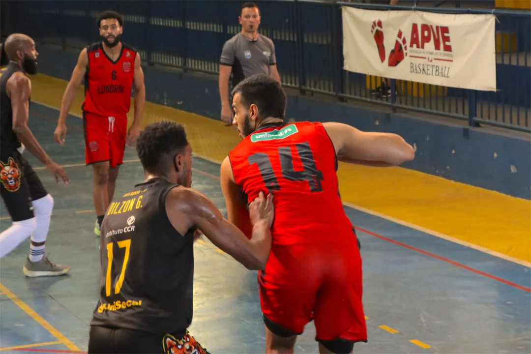 APVE Londrina Basketball enfrenta NBPG Ponta Grossa pela semifinal do Paranaense