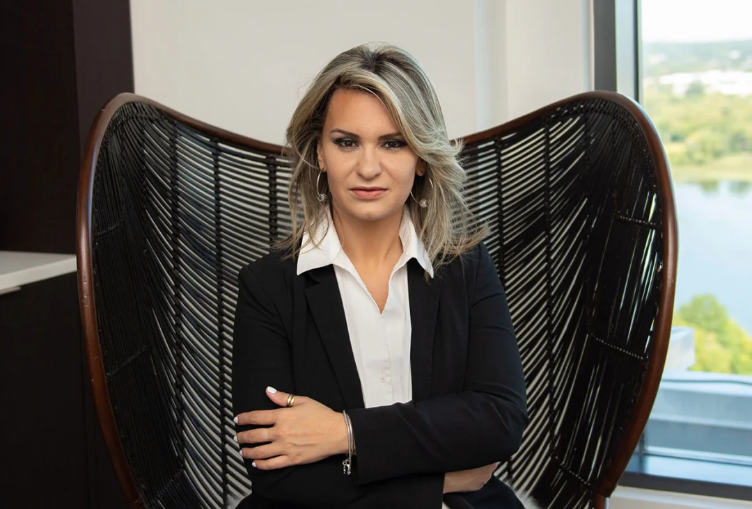 Jordana Luchetti: empresária, advogada e pianista brasileira que ajuda milhares de pessoas a alcançarem uma vida extraordinária no exterior