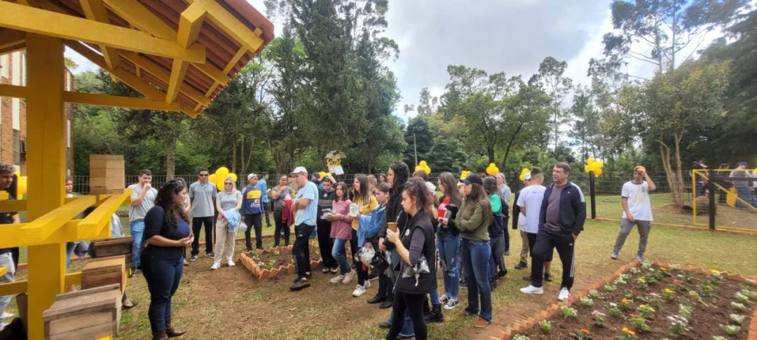 Horta comunitária de escola agrícola passará a produzir mel