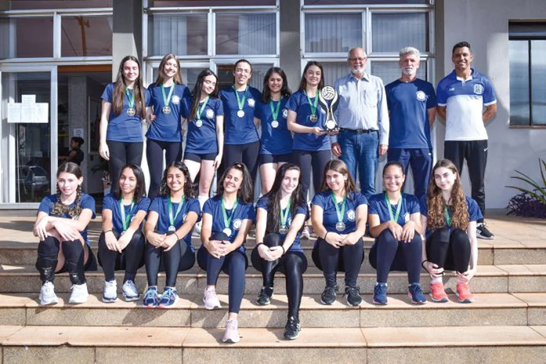 Rolândia: Maistro recebe time de Voleibol Feminino, campeão da Liga Norte 2022