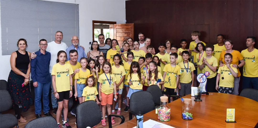 Rolândia: Maistro recebe representantes dos “Tucanos Kids”
