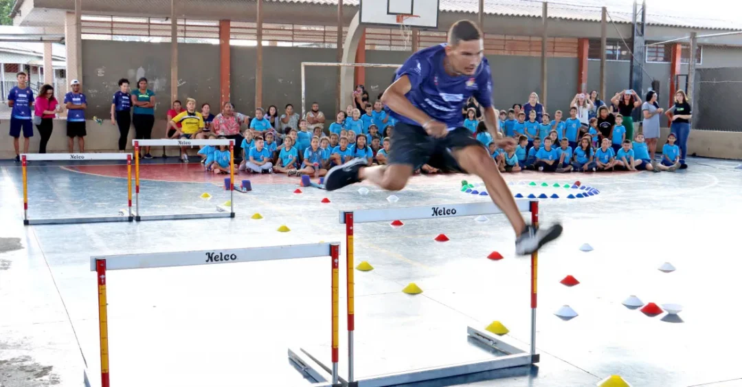 Projeto de Atletismo da Educação é lançado na Escola Municipal Carlos Zewe Coimbra