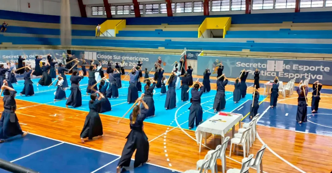 Atletas de Londrina são campeões no 40º Campeonato Brasileiro de Kendô