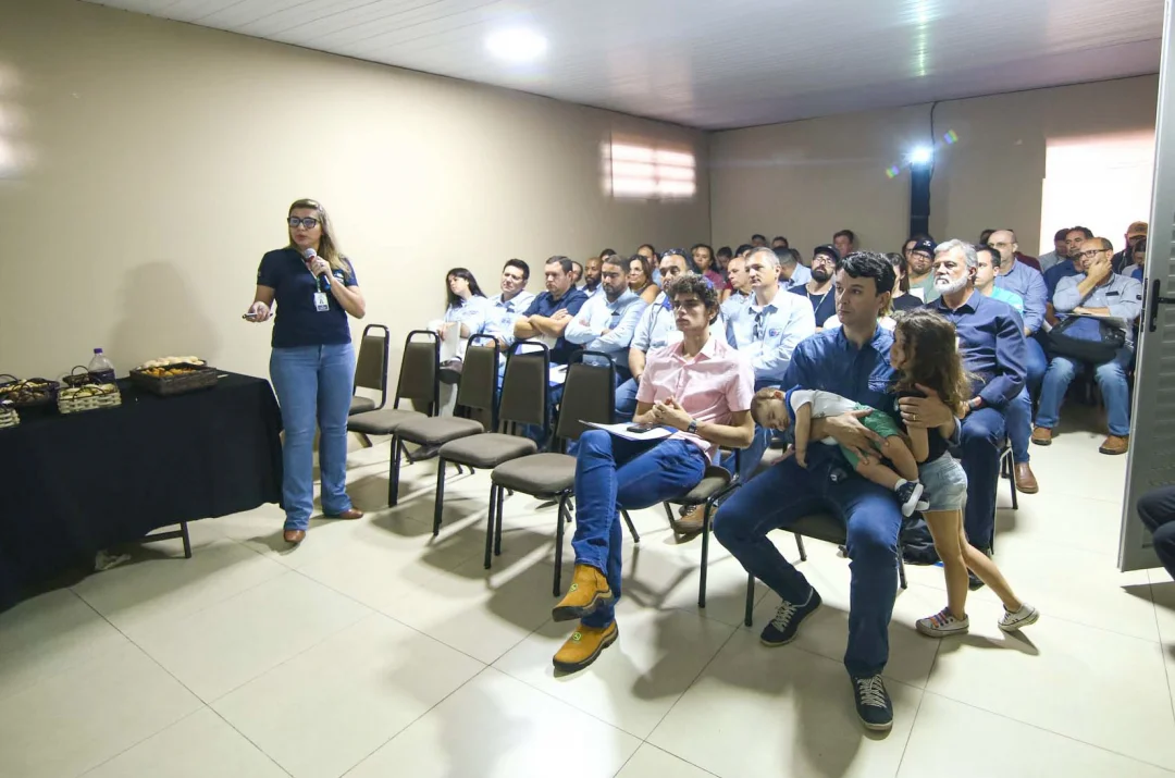 Em evento na ExpoLondrina, Adapar alerta para falha zero na prevenção à gripe aviária