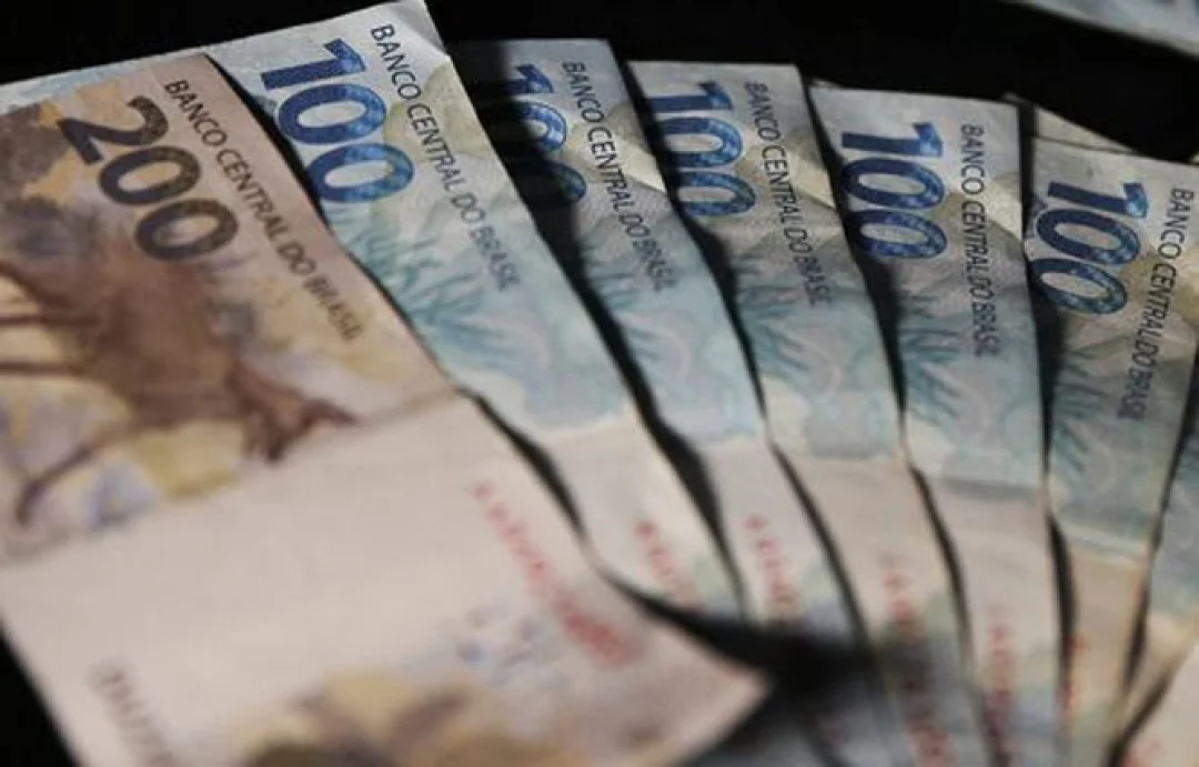 Novo arcabouço fiscal estimula governo a aumentar carga tributária, avaliam especialistas