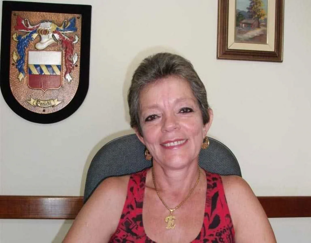 Professora da UEL recebe título de Cidadã Honorária de Londrina