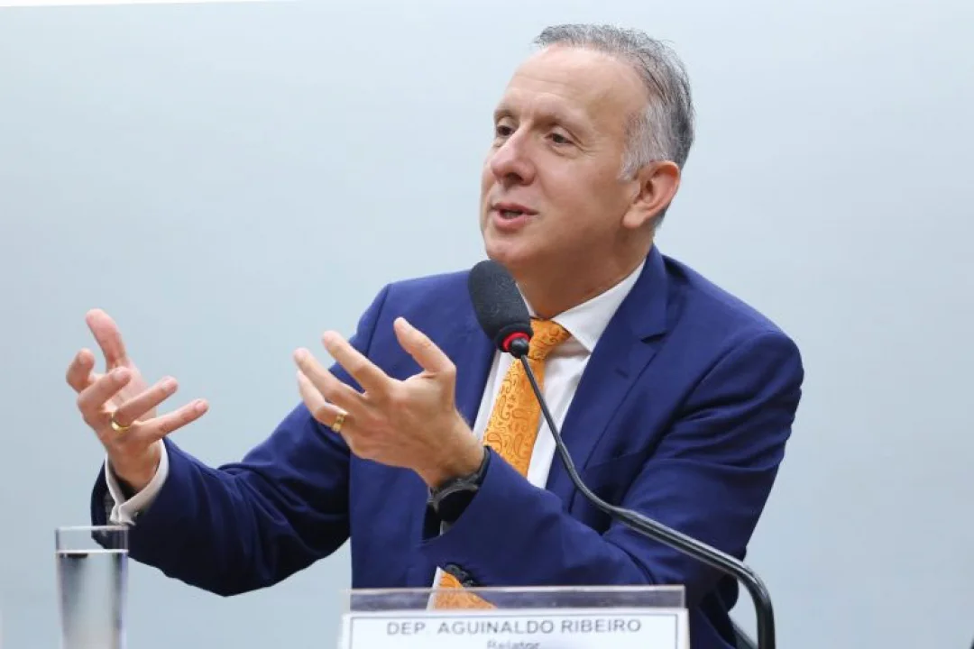 Relatório da reforma tributária deverá ser apresentado amanhã