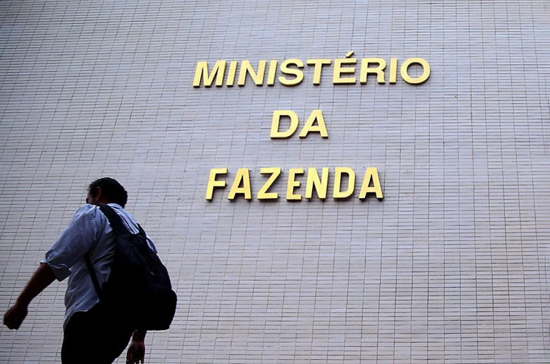 Arcabouço depende de medidas estruturantes para garantir equilíbrio fiscal, diz IFI