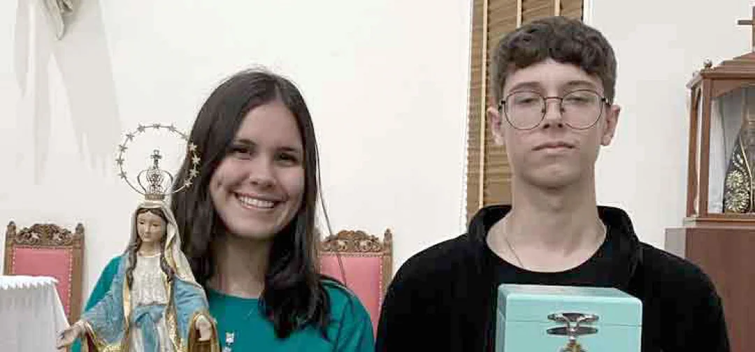 Noite Mariana no Santuário recebe familiares de adolescentes vítimas de tragédia em Cambé