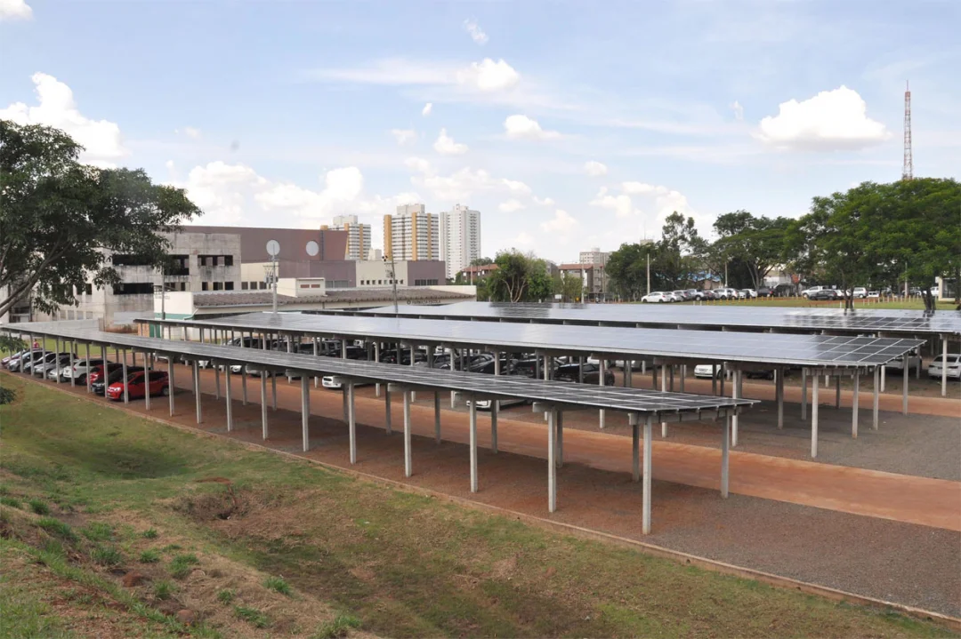 Universidades estaduais do Paraná produzem energia a partir de captação solar