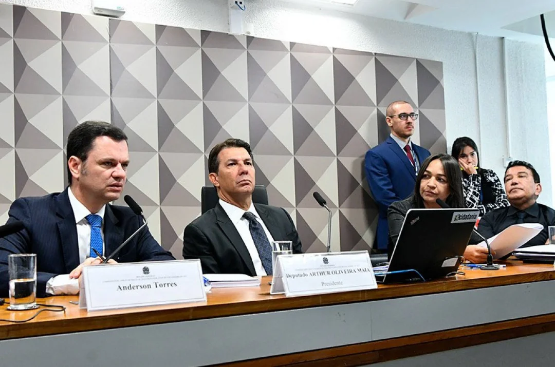Relatora da CPMI quer acareação entre Torres e delegado da PF