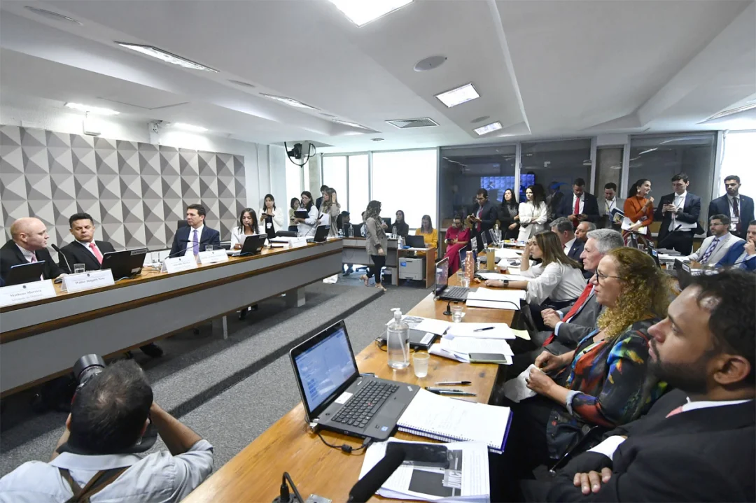 Na CPMI, governistas acusam Bolsonaro enquanto oposição desqualifica hacker