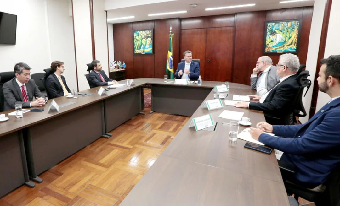 Ministro Fávaro e Banco do Brasil alinham estratégia para parceria com Banco Mundial