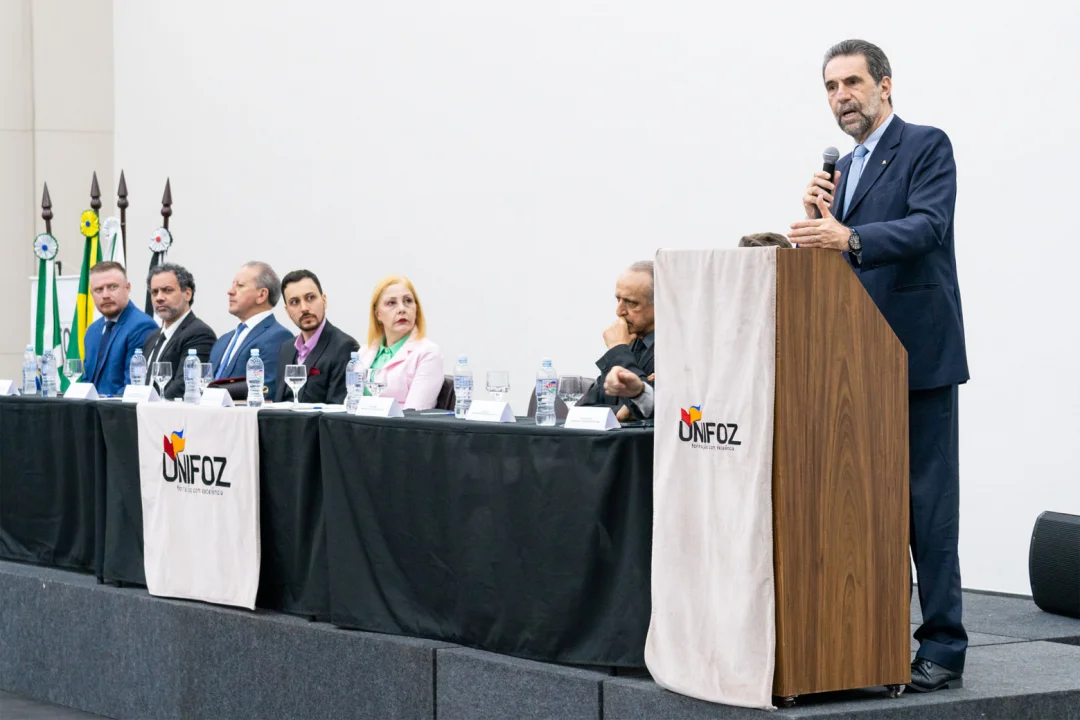 Enio Verri fala sobre ações socioambientais da Itaipu em aula magna da Unifoz