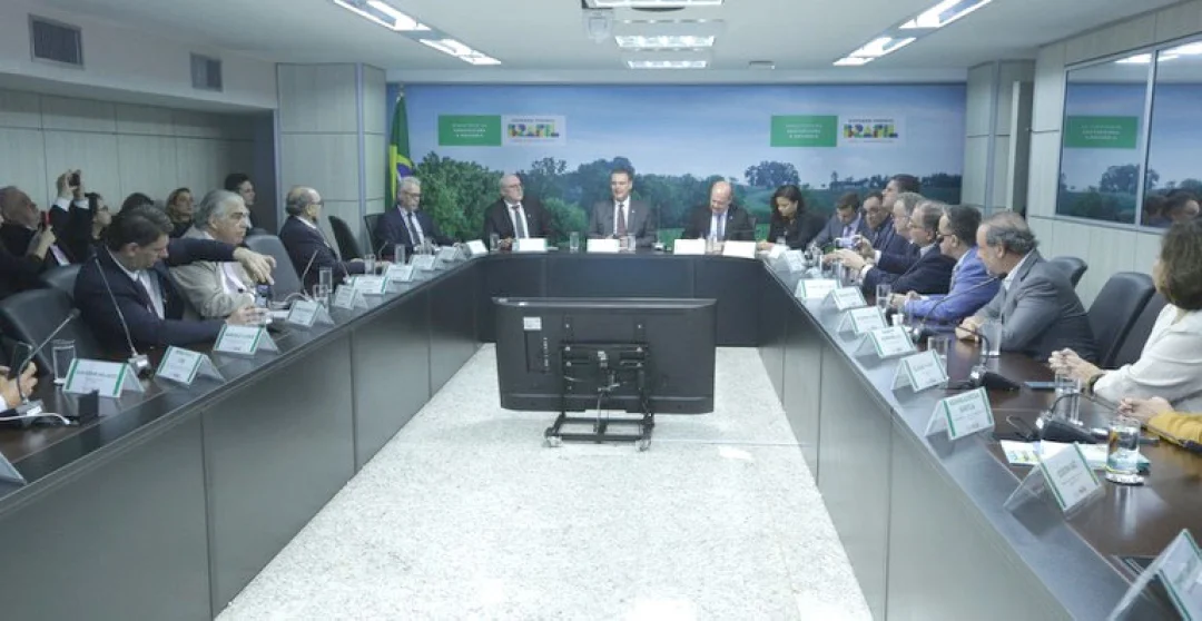 Ministro Carlos Fávaro realiza reunião ampliada no Mapa com os diferentes setores do agro