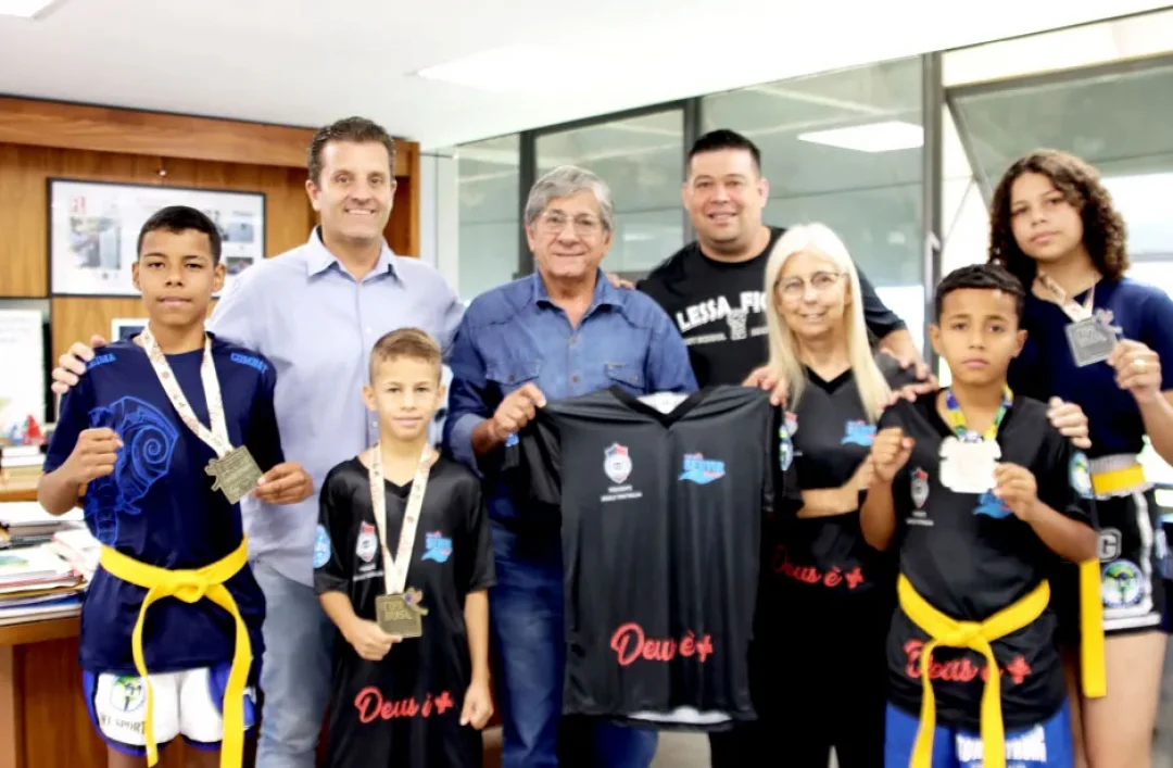 Equipe do projeto esportivo Servir Sempre faz reunião com prefeito em exercício