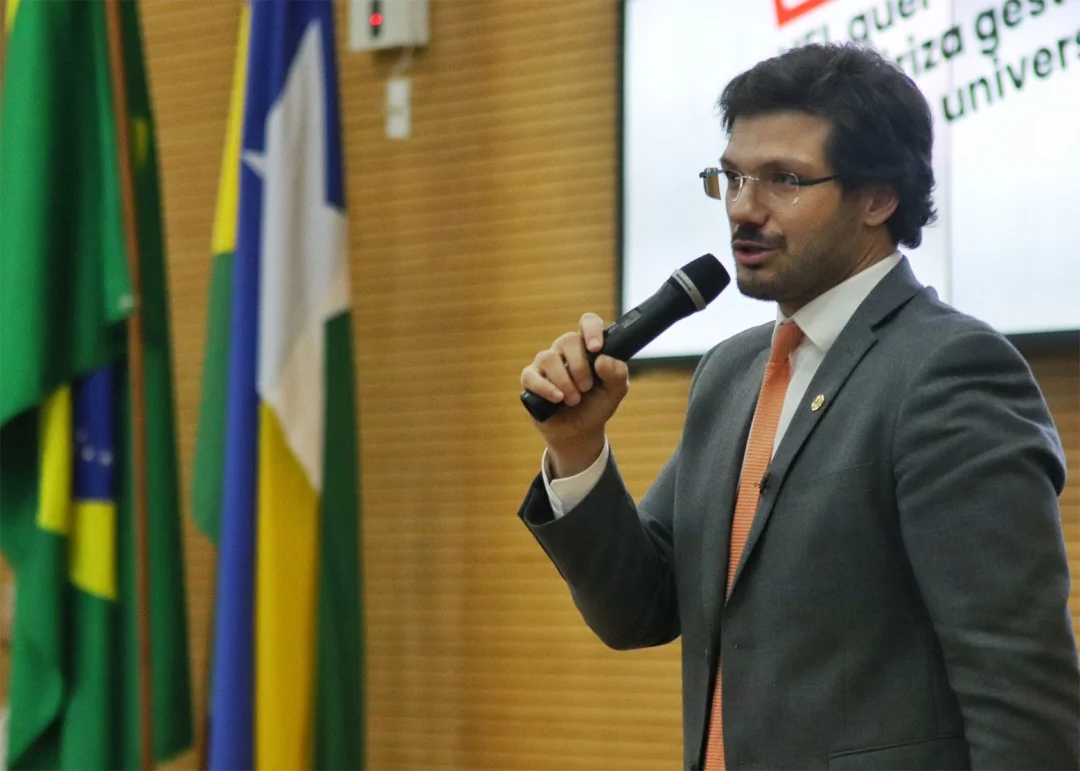 Em encontro nacional, Tiago Amaral defende qualificação do processo legislativo