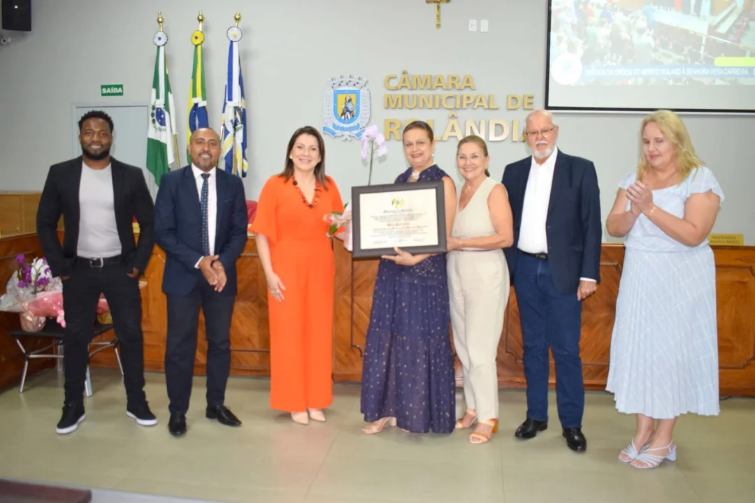 Rolândia: Prefeito prestigia entrega da Comenda da Ordem do Mérito Roland a maqueadora Vera Carreira