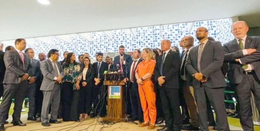 Dois partidos e 22 frentes parlamentares fazem ato em repúdio à atuação do STF