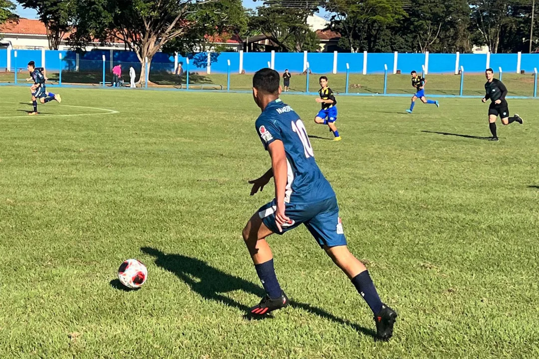 Fase final: Paraná Bom de Bola reúne atletas de 32 municípios em Campo Mourão