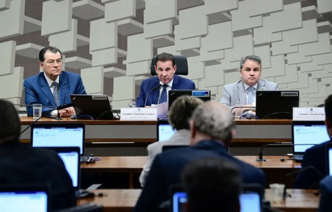 Reforma tributária: relatório de comissão do Senado sugere teto máximo para IVA