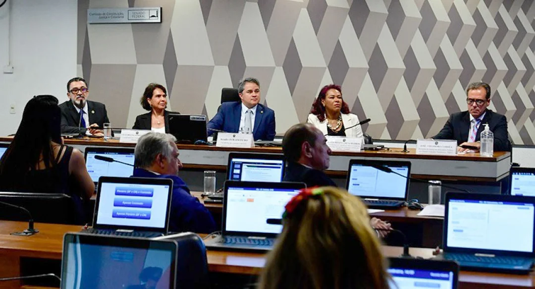 Debatedores apoiam proposta de tolerância zero para porte de drogas