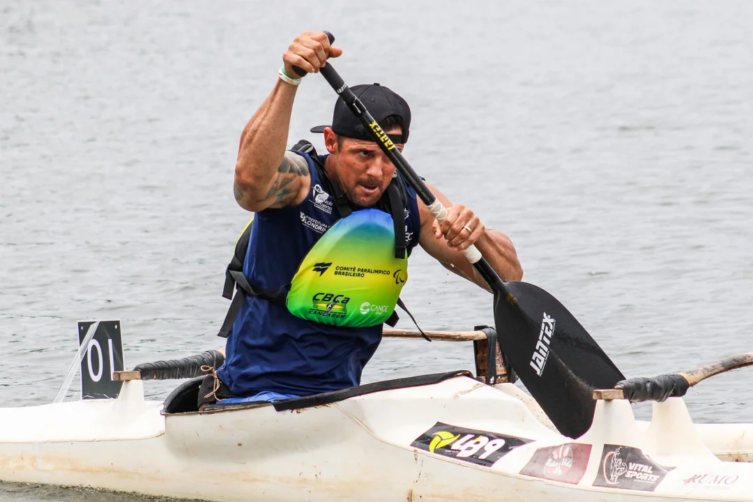 Paracanoísta Igor Tofalini comemora resultados de 2023