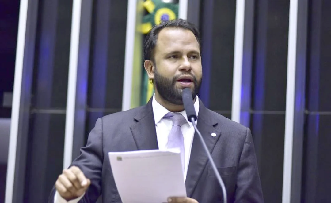 Comissão aprova direito a pensão para compensar perda financeira após divórcio