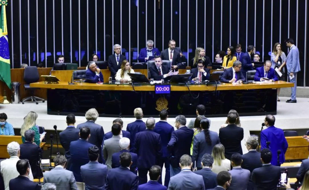 O salário mínimo previsto no Orçamento de 2024 passa dos atuais R$ 1.320 deste ano para pelo menos R$ 1.412 em 2024