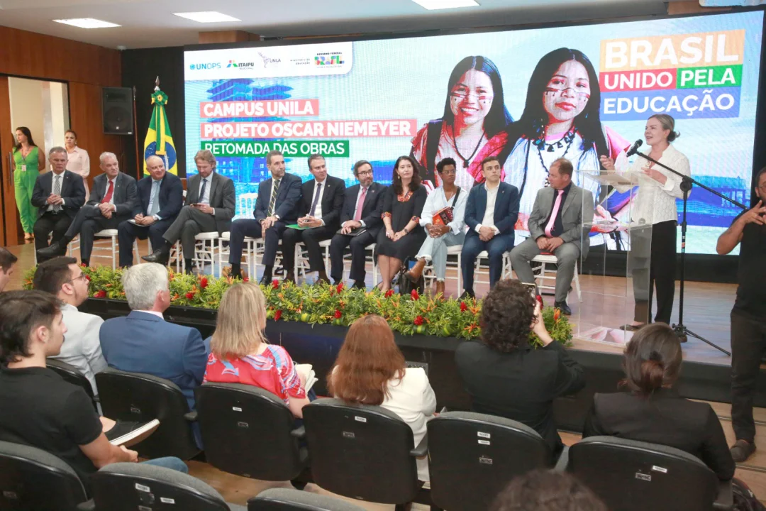 Foz do Iguaçu: Gleisi celebra anúncio oficial da retomada das obras no campus da Unila