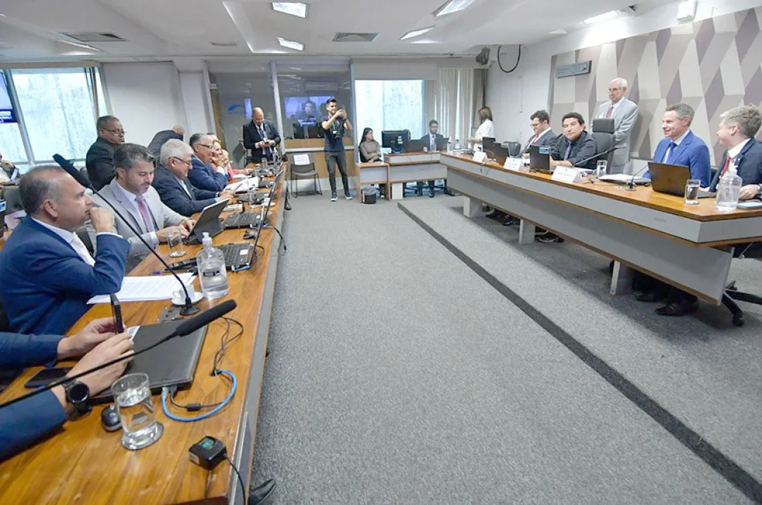 Debatedores e senadores oposicionistas dizem que há censura no Brasil