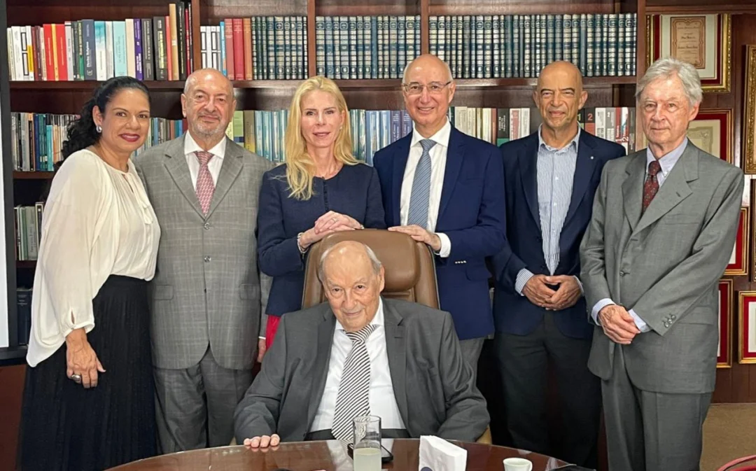 Academia Internacional de Direito Econômico e Economia reelege Diretoria e anuncia foco na Reforma Tributária Roberto Campos Neto e André Mendonça do STF na AIDE