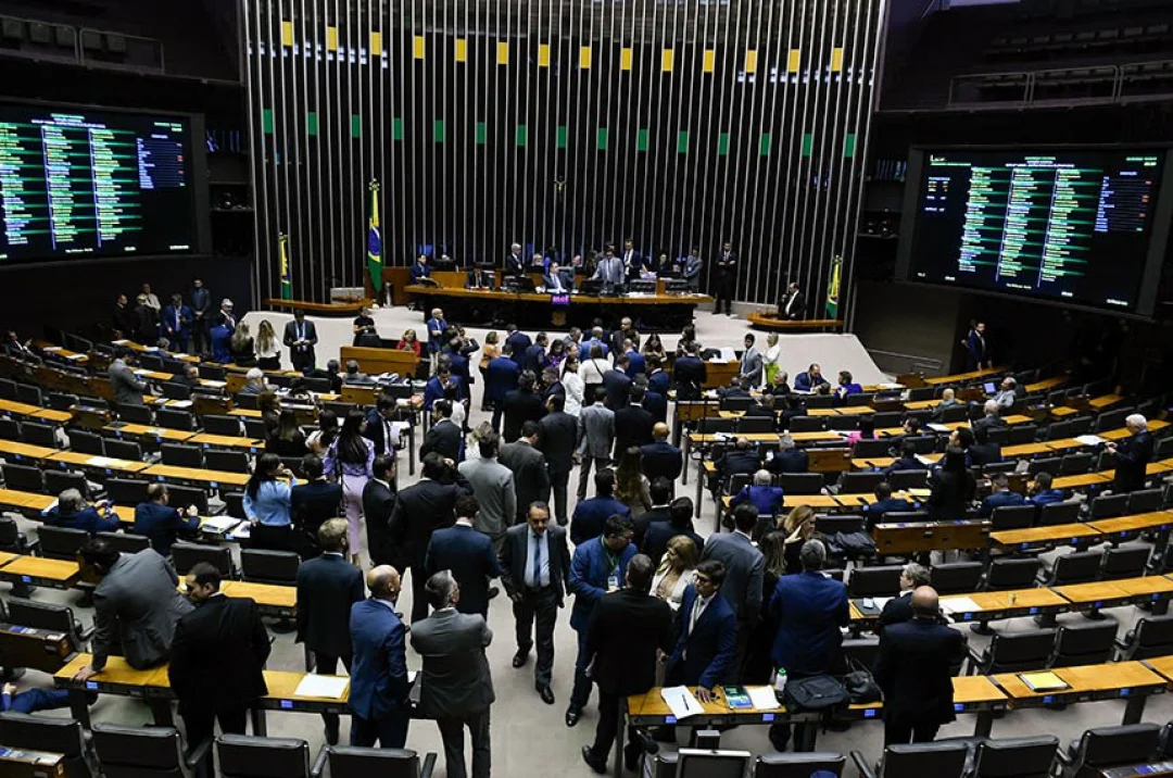Pela segunda vez, Congresso acaba com saídas temporárias de presos em feriados