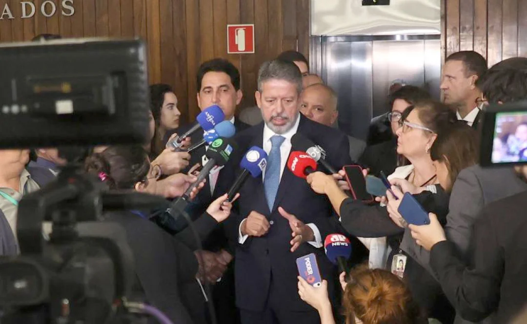 “Não estamos discutindo privatização de praias”, diz Lira sobre a PEC dos terrenos de marinha