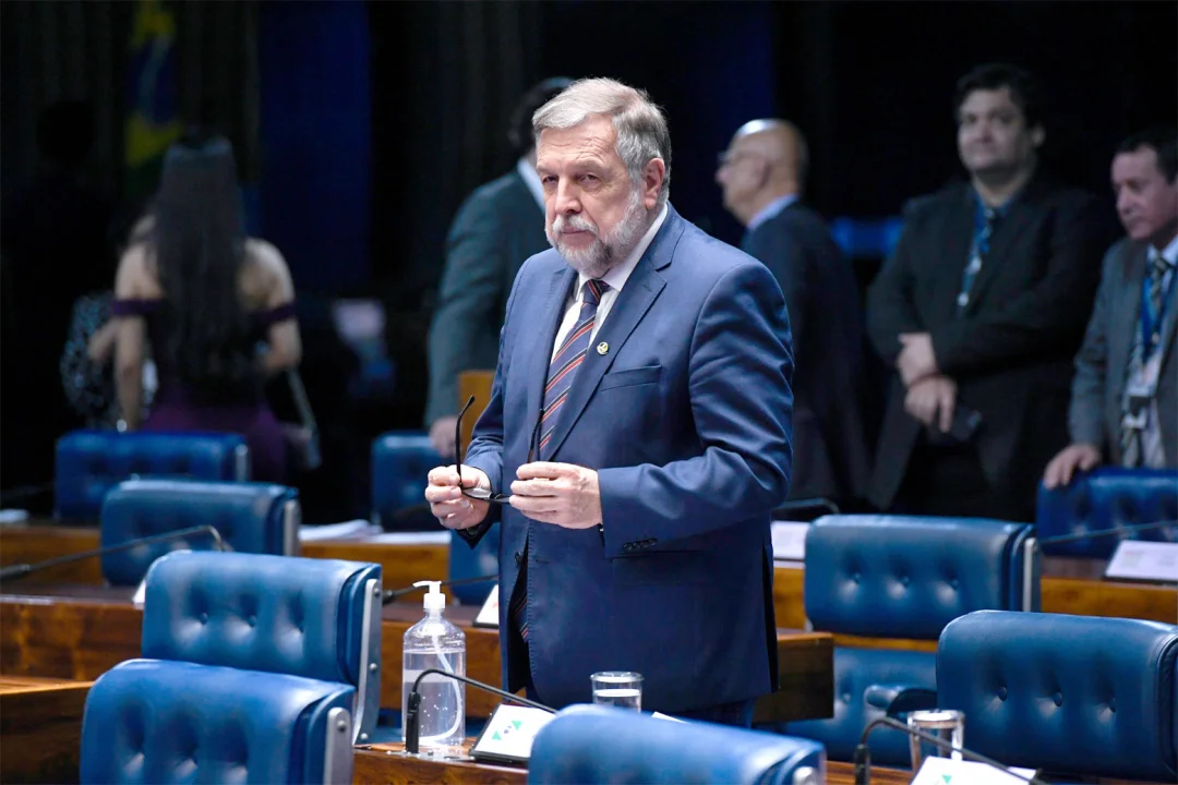 Flávio Arns propõe fim do cancelamento unilateral de planos de saúde coletivos