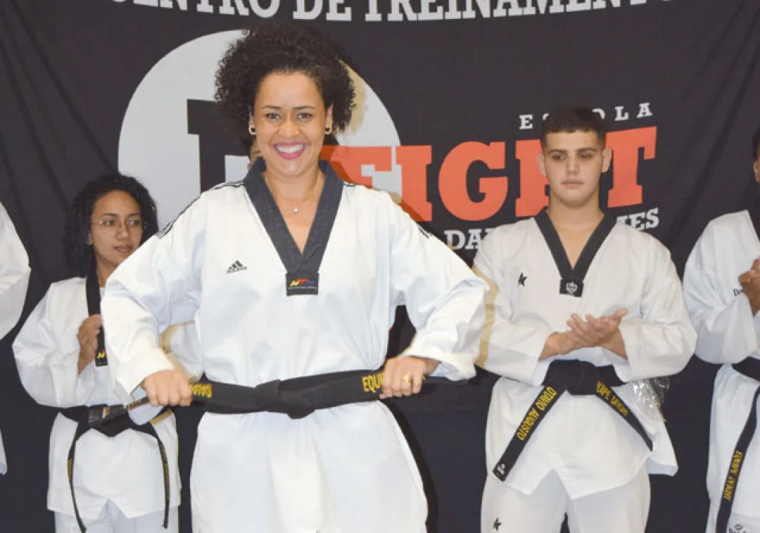 Única mulher faixa preta 5º Dan no Taekwondo do Paraná conquista título no Norte Shopping