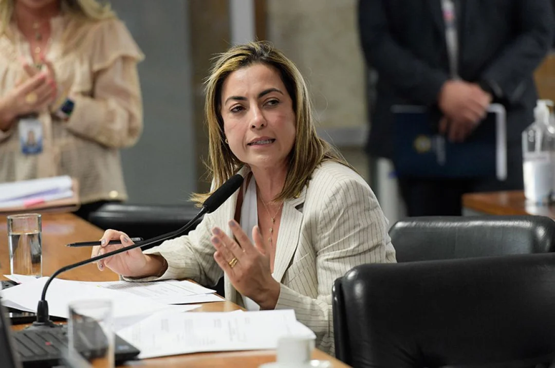 Multa maior por estacionar em vaga reservada sem credencial vai a Plenário