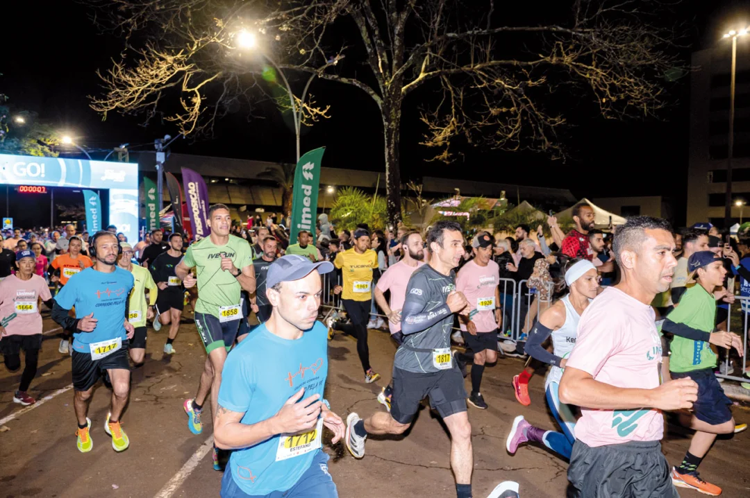 Corrida noturna da Unimed agita 1.800 atletas em Londrina