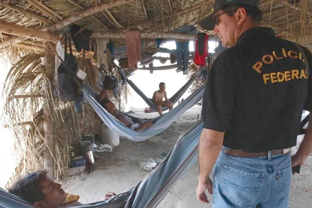 Trabalhadores são resgatados em condições análogas à escravidão na maior operação da história do Brasil