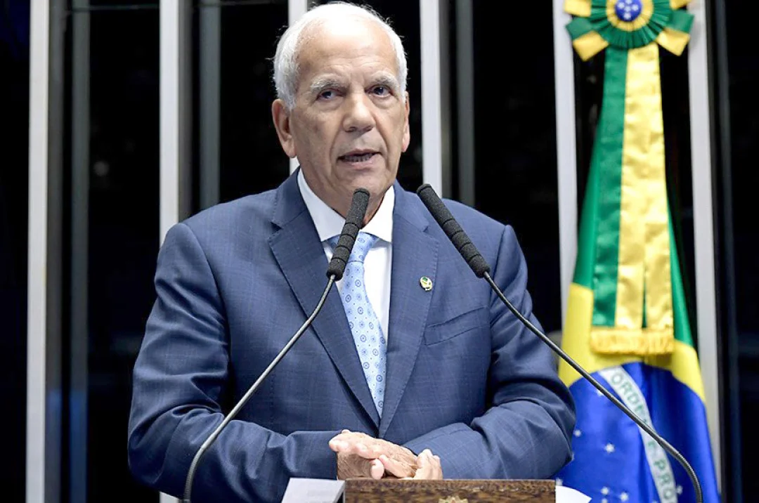 Senador Oriovisto recebe o prêmio de melhor senador do Paraná e o segundo do país