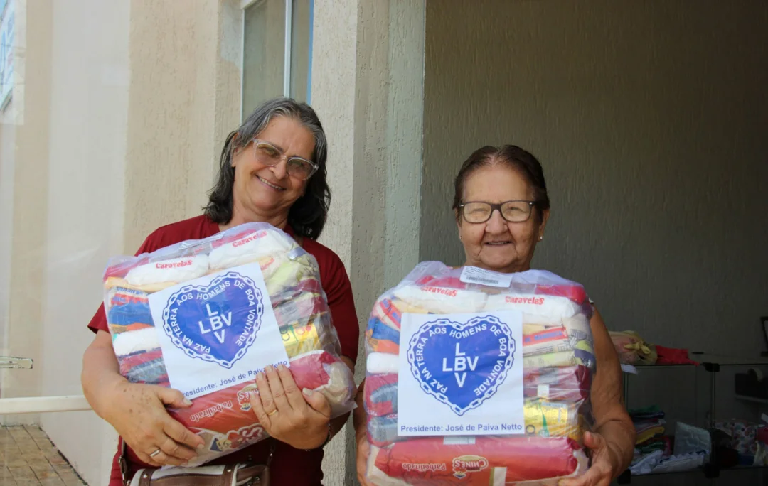 LBV entrega mais de3 toneladas de alimentos em Londrinae leva solidariedade às famílias
