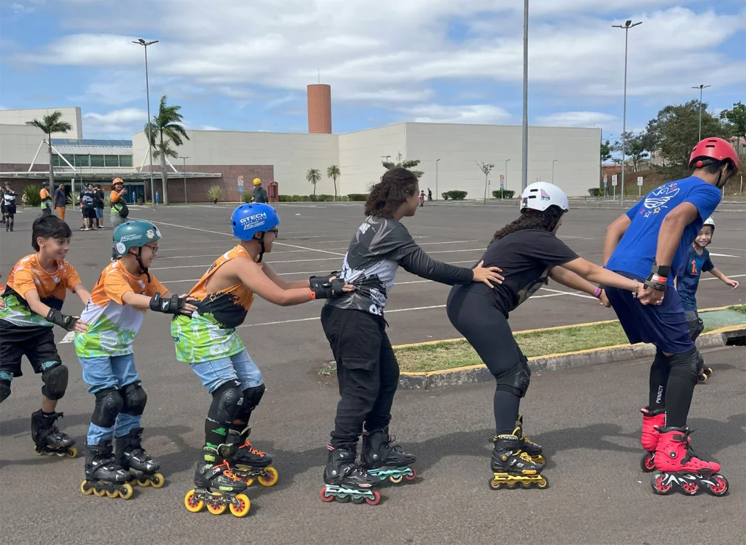 Encontro de patinadores recebe atletas amadores e campeões nacionais e sul-americanos
