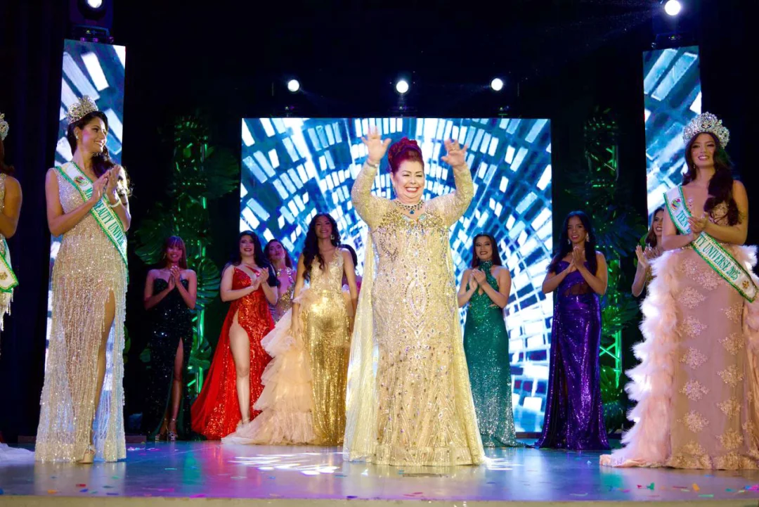 Brasileira Idê Guimarães faz história e conquista o título de Queen Beauty Universe aos 81 anos