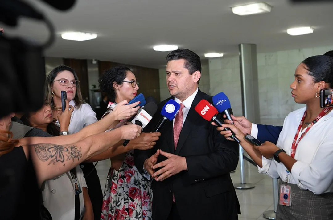 Senado não criará polêmica com denúncia da PGR contra Bolsonaro, diz Davi