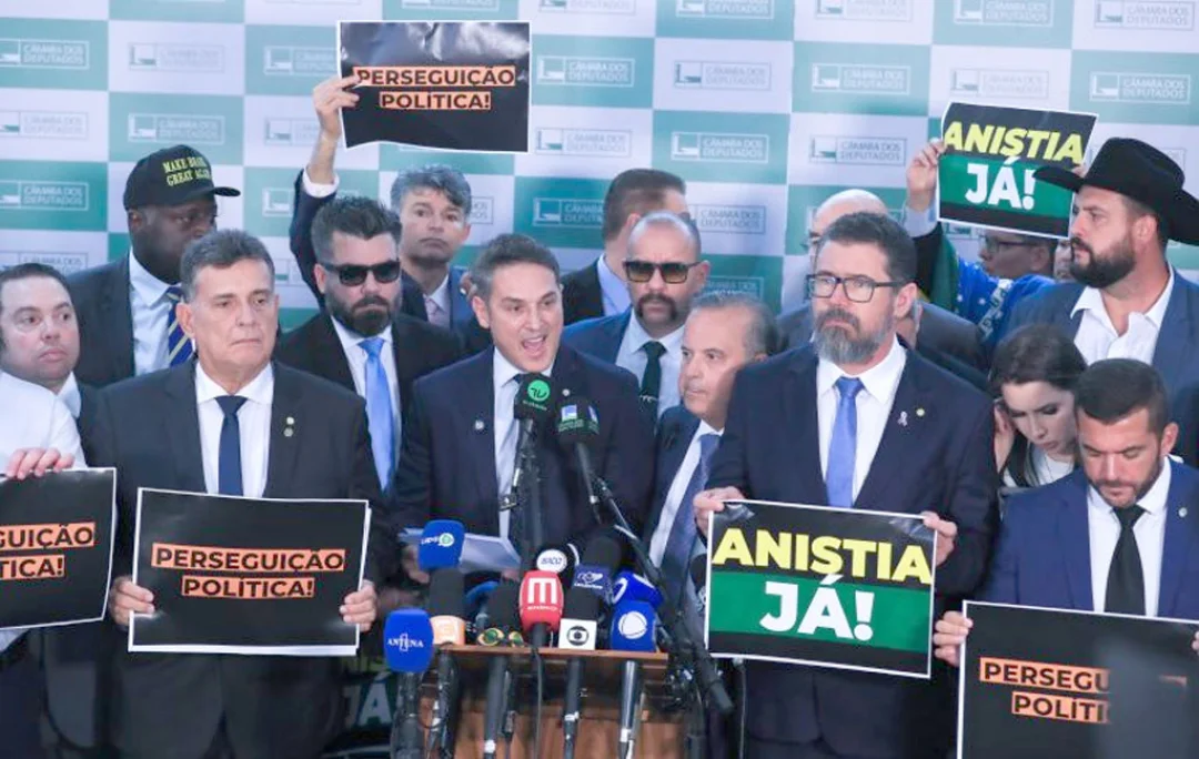 Governistas defendem punição de Bolsonaro e oposição aponta falta de provas
