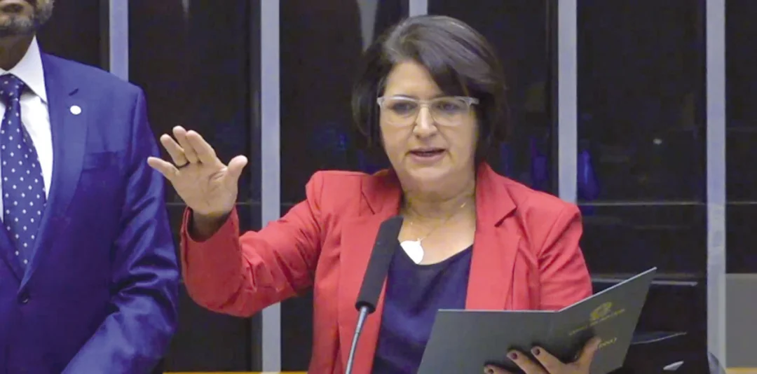 Vereadora londrinense Lenir de Assis (PT) assume como deputada federal