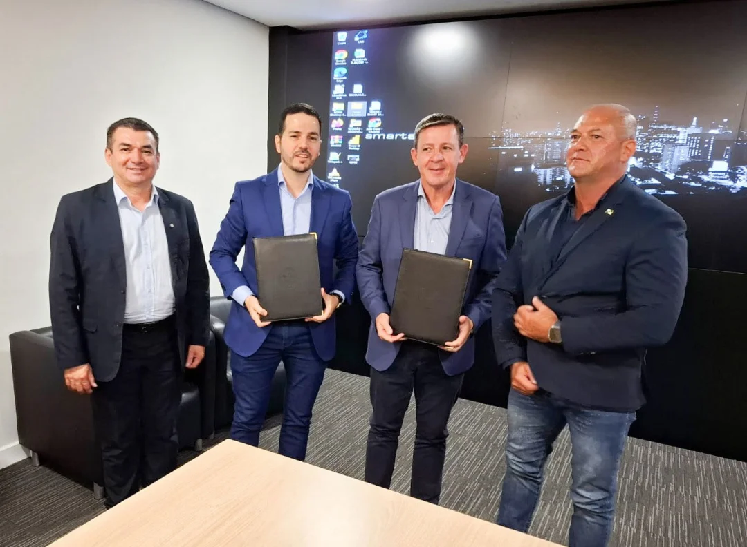 Ao lado do secretário de segurança do Paraná, Coronel Hudson Teixeira, presidente Edimar Santos conhece projeto “Smart Sampa”