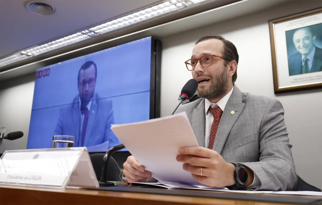 ‘Não há soberania sem povo’, discursa Filipe Barros ao assumir a presidência da Credn