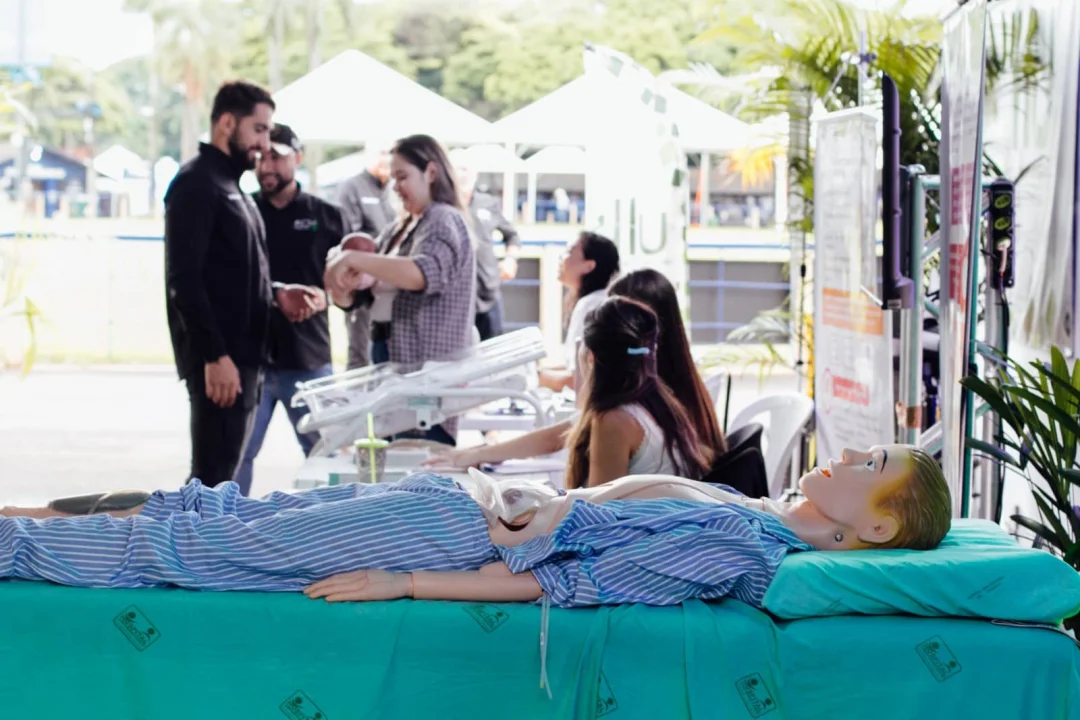 Espaço Cuidar do HU-UEL promove saúde, acolhimento e inovação na ExpoLondrina 2025